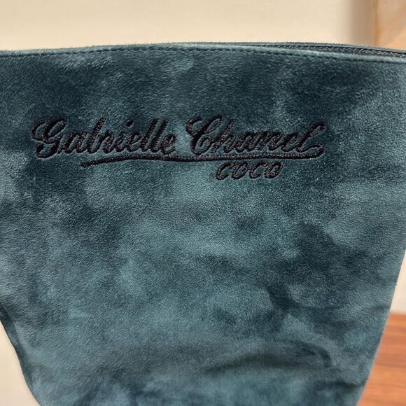 Chanel 2017 Gabrielle Coco Satin Suede Mid Calf Boots.  Size 38. Green/Black. - Picture 8 of 13